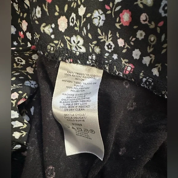 Loft sleeveless flowery blouse. Size XS. - Picture 6 of 6